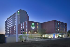 Facade of the Holiday Inn Express & Suites Austin